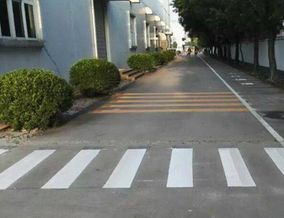 西安道路劃線價(jià)格 西安廠區(qū)劃線標(biāo)線施工圖片